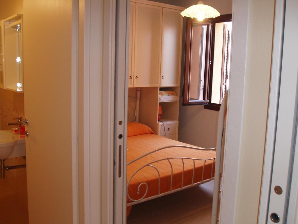 Il Girasole Villa SantʼAntìoco Kamer foto